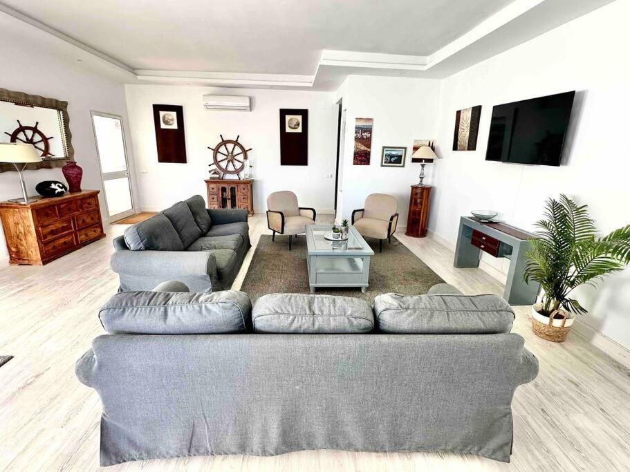 Villa Capitano -Seaviews -4 Bedrooms - La Cala 라칼라데미야스 외부 사진